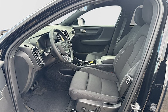 Volvo XC40 4 of 5