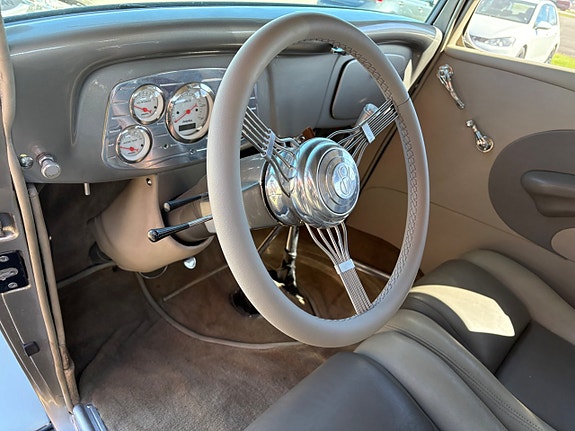 Ford Model 40 9 of 11