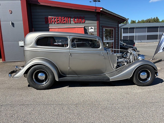 Ford Model 40 2 of 5