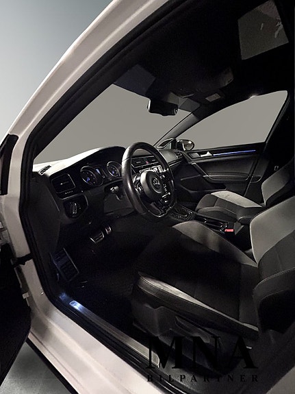 Volkswagen Golf VII 10 of 17