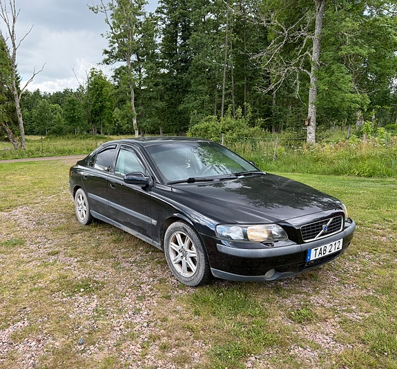 Volvo S60 2 of 4