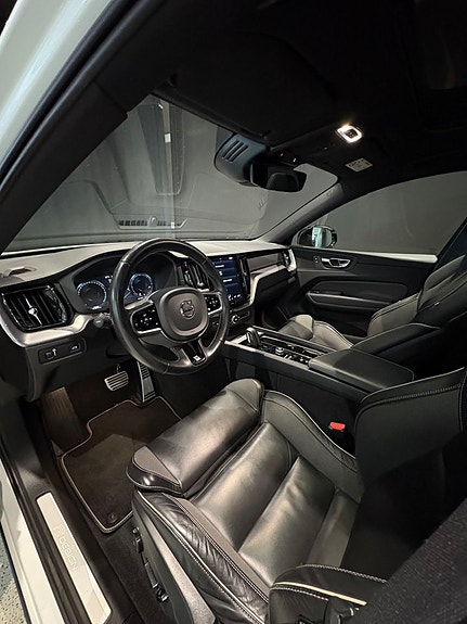 Volvo XC60 11 of 14