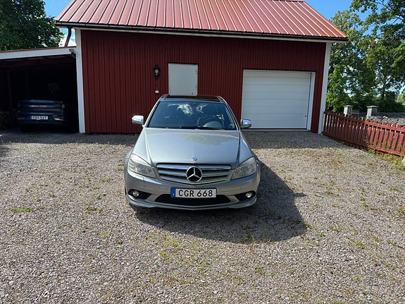 Mercedes-Benz C350 4 of 5