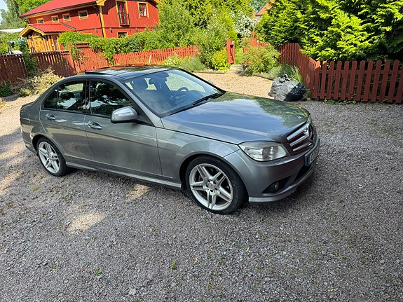 Mercedes-Benz C350 2 of 5