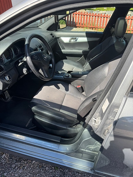 Mercedes-Benz C350 5 of 5