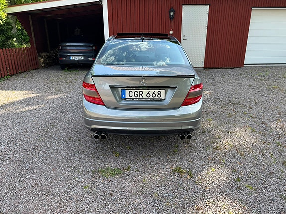 Mercedes-Benz C350 3 of 5