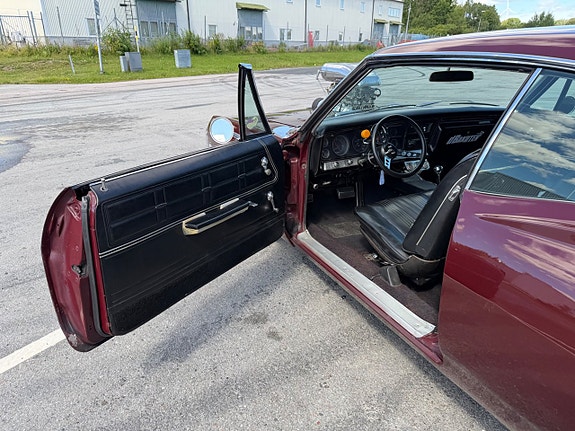 Chevrolet Impala 9 of 17