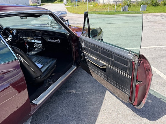 Chevrolet Impala 12 of 17