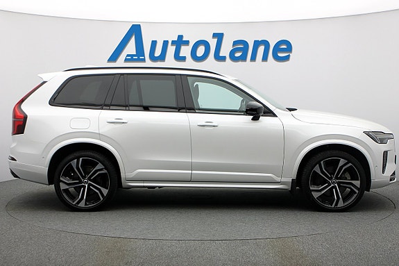Volvo XC90 4 of 30