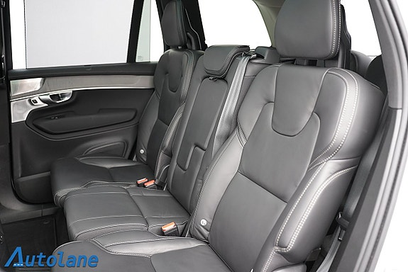 Volvo XC90 30 of 30