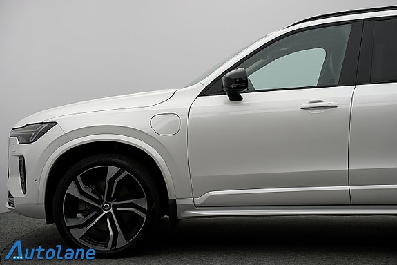 Volvo XC90 13 of 30