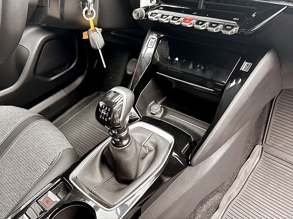 Peugeot 2008 10 of 15