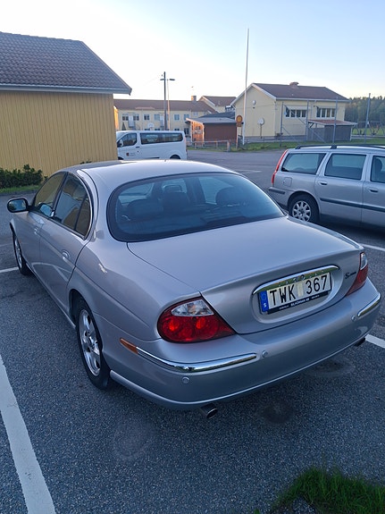 Jaguar S-TYPE 2 of 5