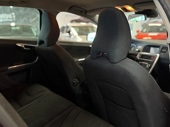Volvo V60 9 of 15