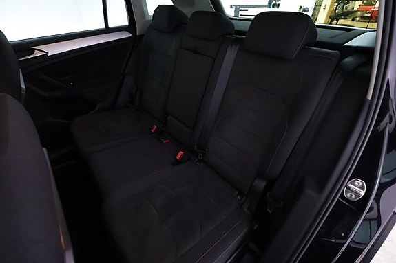Volkswagen Tiguan 16 of 23