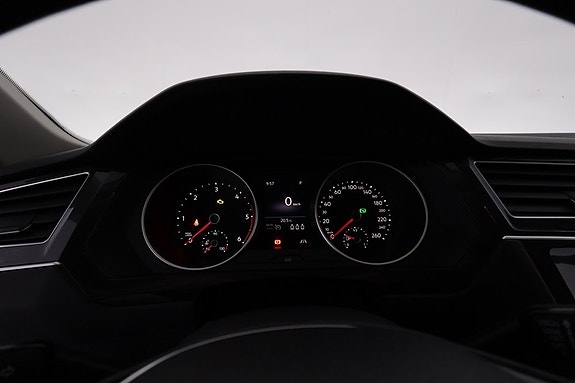 Volkswagen Tiguan 10 of 23