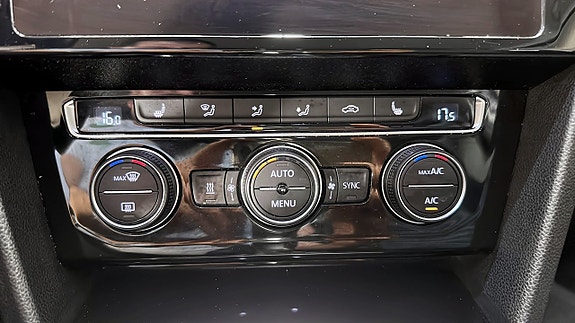 Volkswagen Passat Alltrack 18 of 20