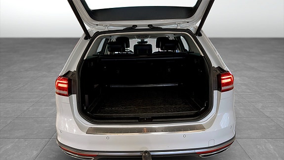 Volkswagen Passat Alltrack 13 of 20