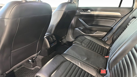 Volkswagen Passat Alltrack 12 of 20