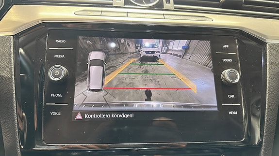 Volkswagen Passat Alltrack 17 of 20