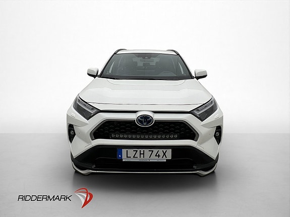 Toyota RAV4 Plug-in Hybrid 2 of 5