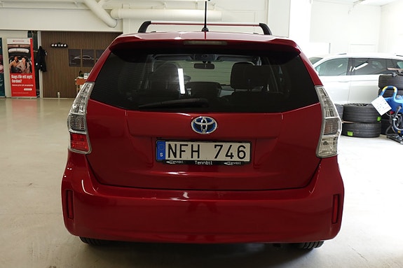 Toyota Prius+ 14 of 16