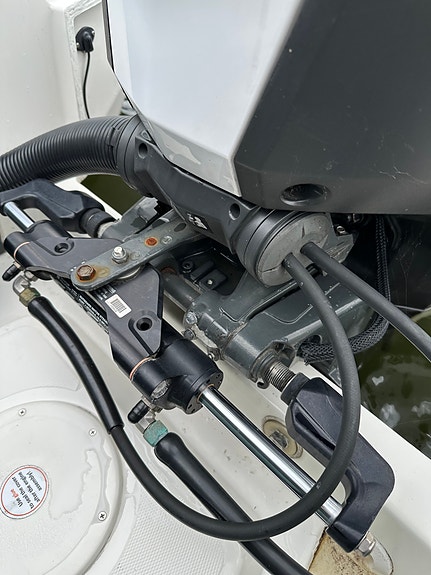 Sting 610 DC Evinrude E-Tec 150 hk 13 of 15