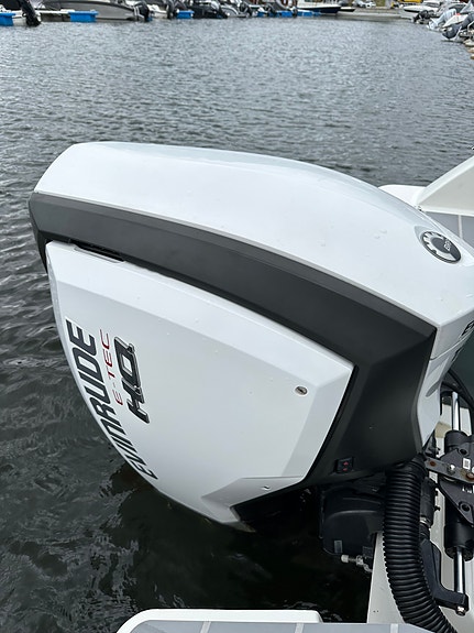Sting 610 DC Evinrude E-Tec 150 hk 12 of 15