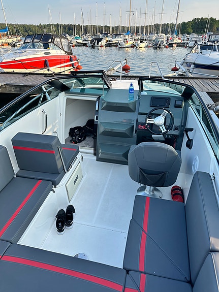Sting 610 DC Evinrude E-Tec 150 hk 7 of 15