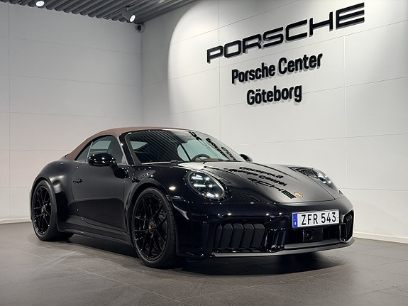 Porsche 911 Carrera 4 GTS 6 of 30