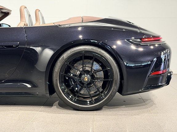 Porsche 911 Carrera 4 GTS 18 of 30