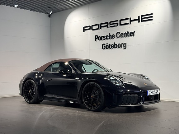 Porsche 911 Carrera 4 GTS 5 of 30
