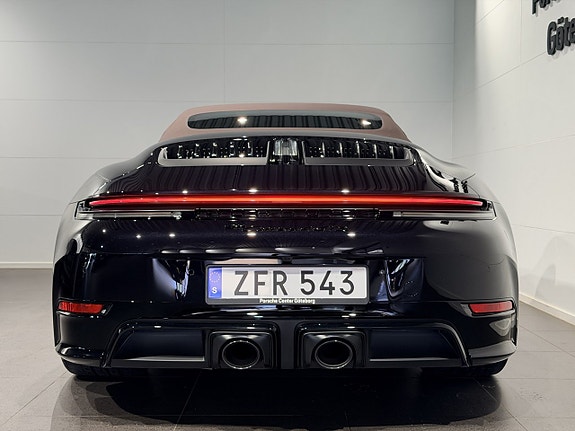 Porsche 911 Carrera 4 GTS 11 of 30