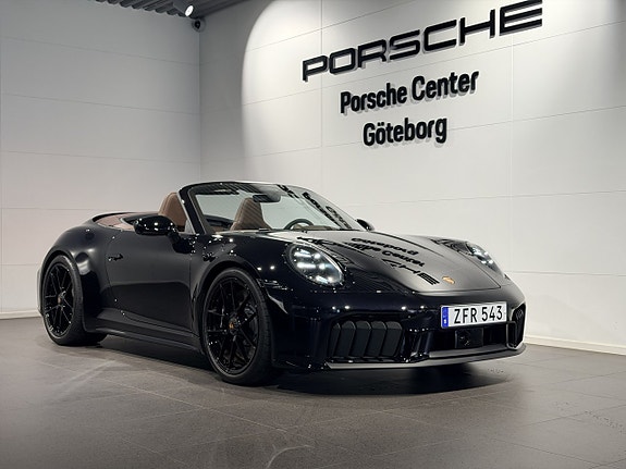 Porsche 911 Carrera 4 GTS 2 of 30