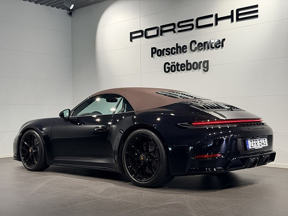 Porsche 911 Carrera 4 GTS 8 of 30