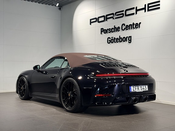 Porsche 911 Carrera 4 GTS 9 of 30