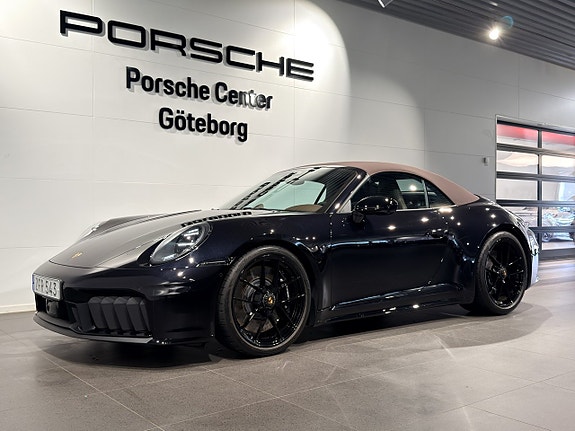 Porsche 911 Carrera 4 GTS 12 of 30