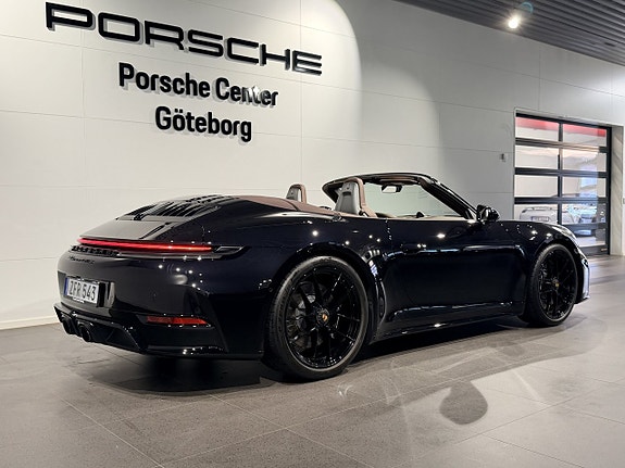Porsche 911 Carrera 4 GTS 4 of 30