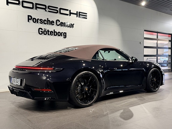 Porsche 911 Carrera 4 GTS 10 of 30