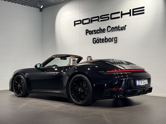 Porsche 911 Carrera 4 GTS 13 of 30