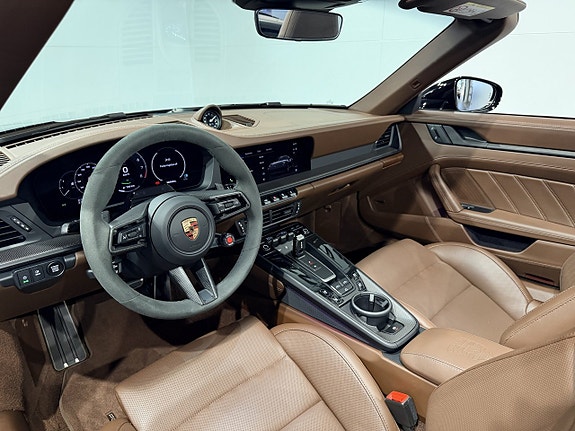 Porsche 911 Carrera 4 GTS 24 of 30