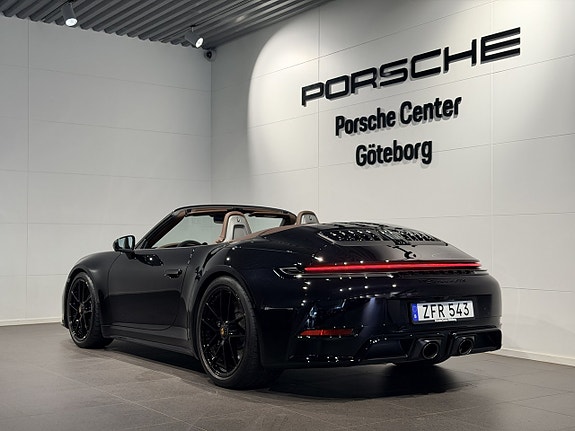Porsche 911 Carrera 4 GTS 14 of 30
