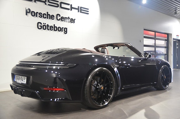 Porsche 911 Carrera 4 GTS 4 of 5
