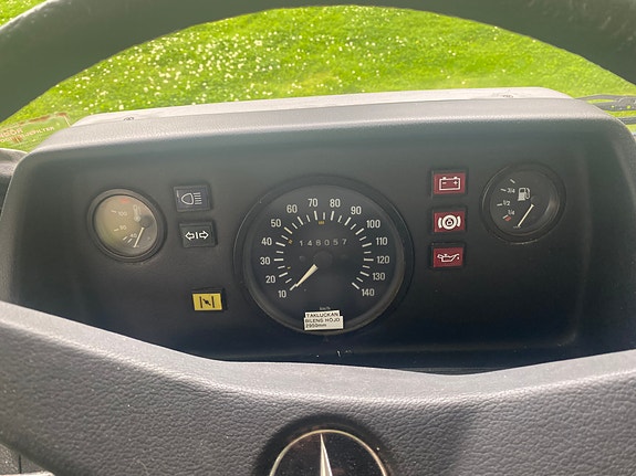 Mercedes-Benz 308 14 of 16