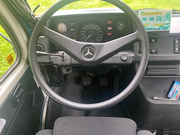 Mercedes-Benz 308 15 of 16