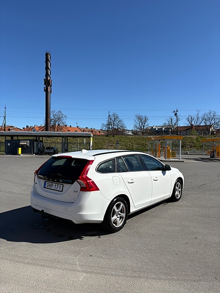 Volvo V60 3 of 5