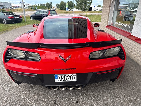 Chevrolet Corvette 12 of 18