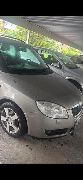 Skoda Fabia 2 of 5