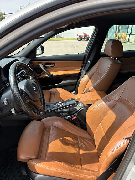 BMW 330d 2 of 12