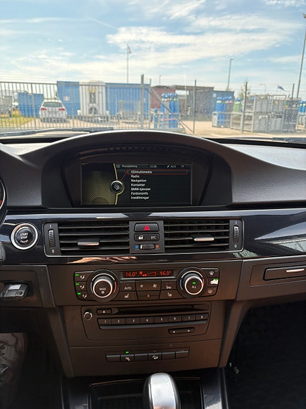 BMW 330d 11 of 12